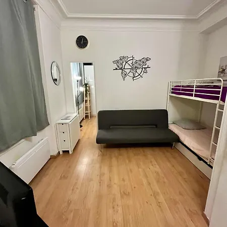 Cosy 2 Montmartre - Eugene Sue * Parijs